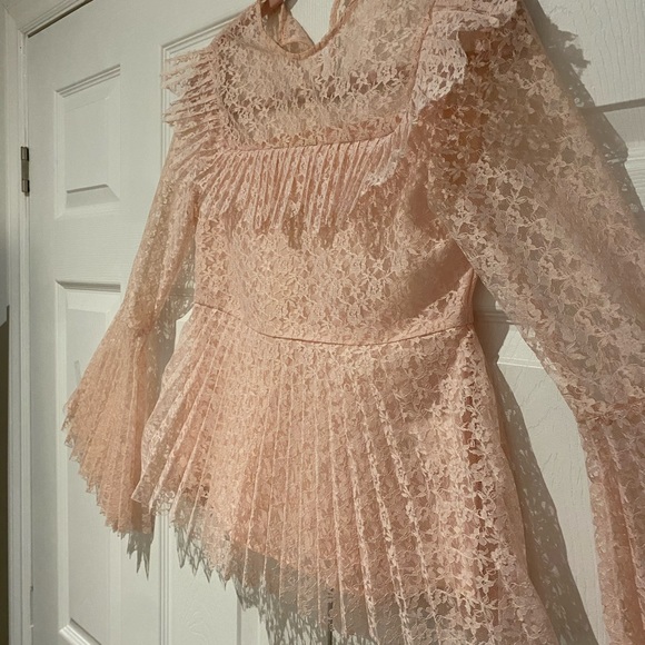 Thick lace Pink Blouse - Picture 2 of 3